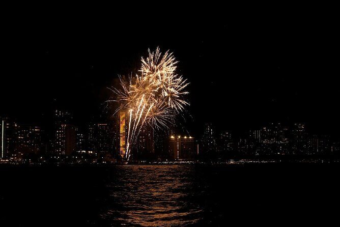 Waikiki Friday Fireworks Boat Cruise from Oahu - Friday fireworks, but with fewer headaches