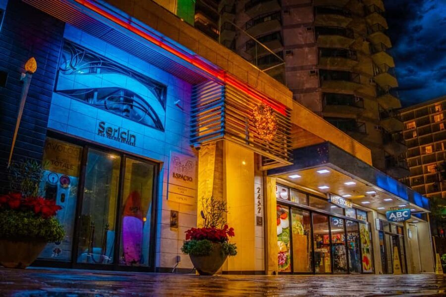 Waikiki Ghosts Boos and Booze Haunted Pub Crawl - Two Hours in Waikiki: How the Route Actually Feels