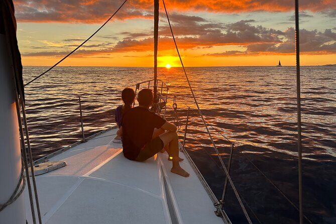 Waikiki private Day Tour and Sunset sail for couples - Meeting at Waikiki Sailing Tours and getting on board without stress