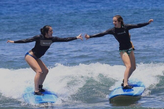 Waikiki Surf Lesson (Hawaiian Boy Surf School) - Getting there in Waikiki: find the Duke statue and arrive early