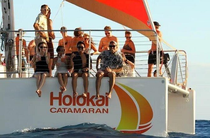 Whale Watching Sail in Honolulu with Open Bar - Onboard Open Bar: Why Hospitality Changes the Feeling of the Trip